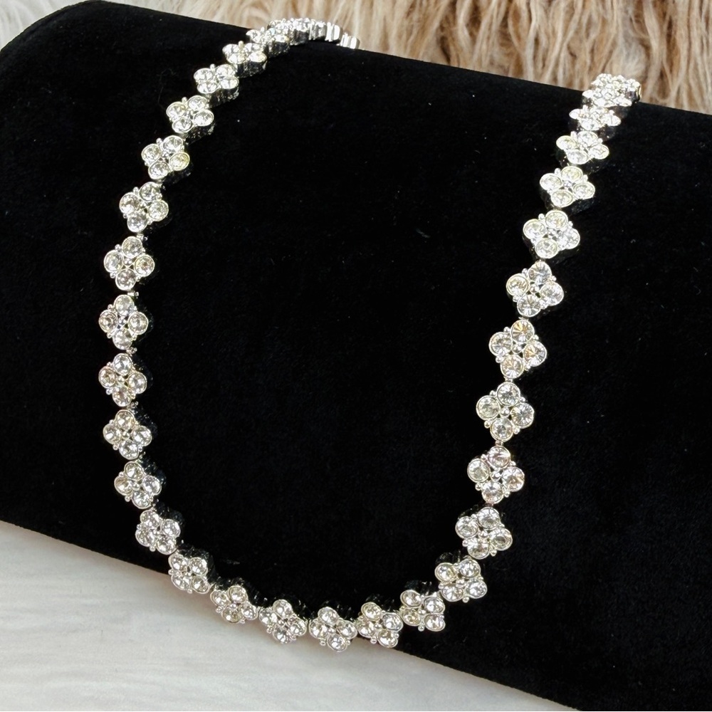 Beautiful Silvertone bling dressy weighted necklace